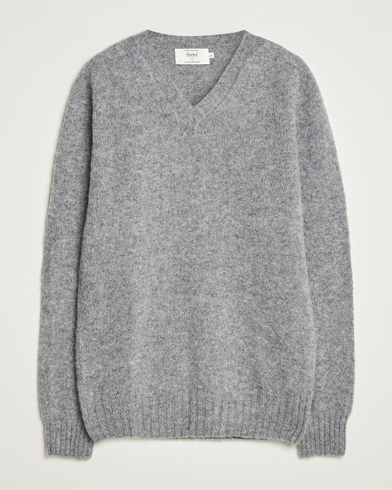 Harley Of Scotland for Care of Carl Harley Of Scotland Brushed Supersoft Lambswool V-Neck Mid Grey – Grey