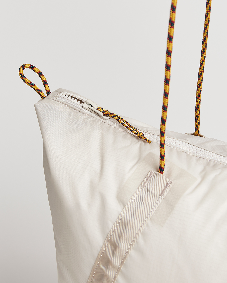 Men | Bags | Klättermusen | Gebo 23L Lightweight Totebag Putty Grey