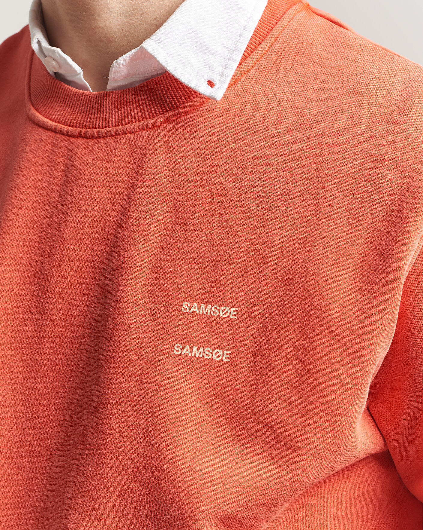 Men | Sweaters & Knitwear | Samsøe Samsøe | Joel Washed Organic Cotton Sweatshirt Aurora Red