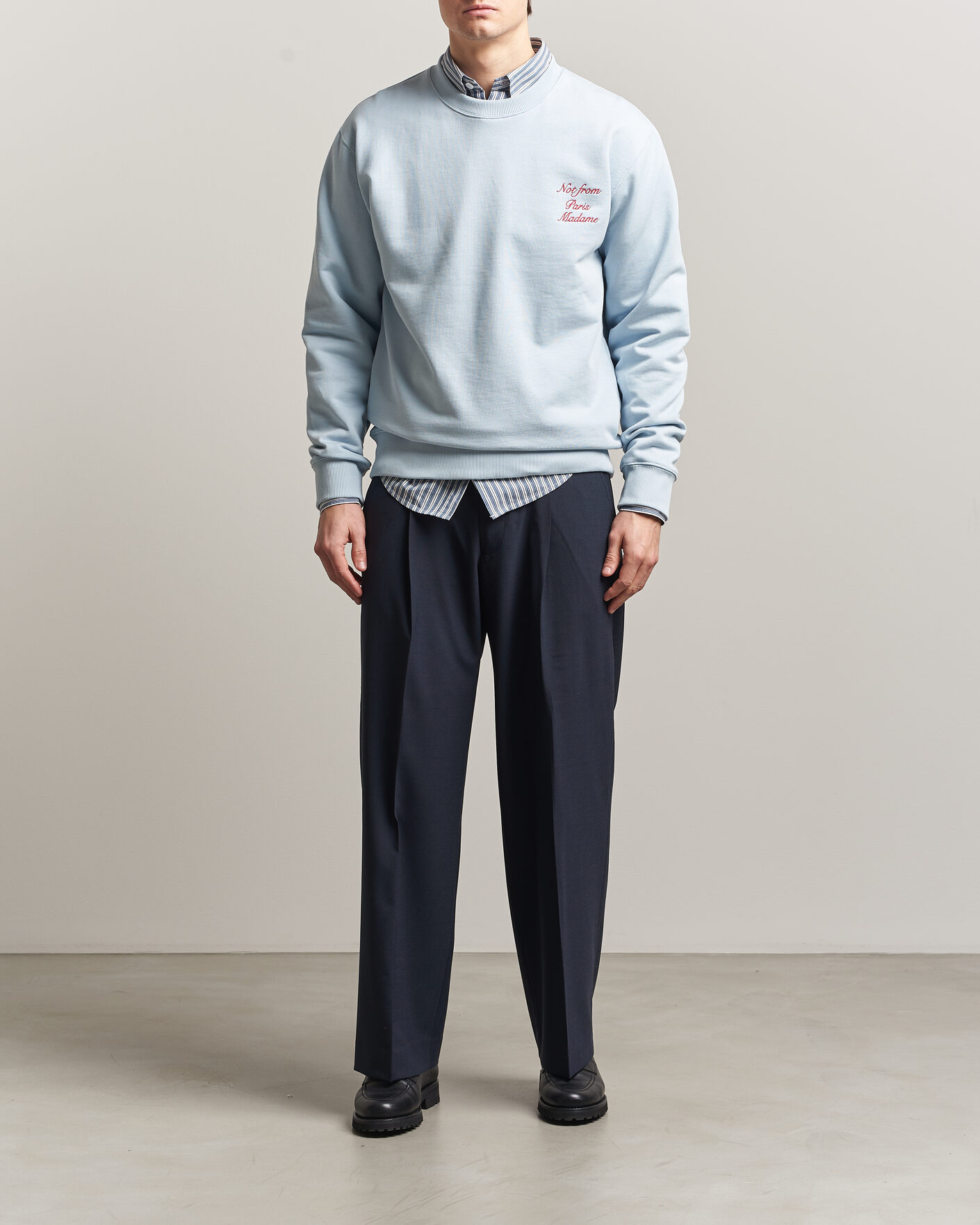Men | Sweaters & Knitwear | Drôle de Monsieur | Slogan Cursive Sweatshirt Light Blue