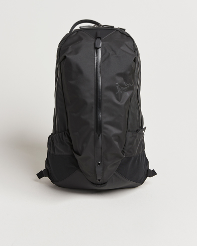  Arro 22L Backpack Black