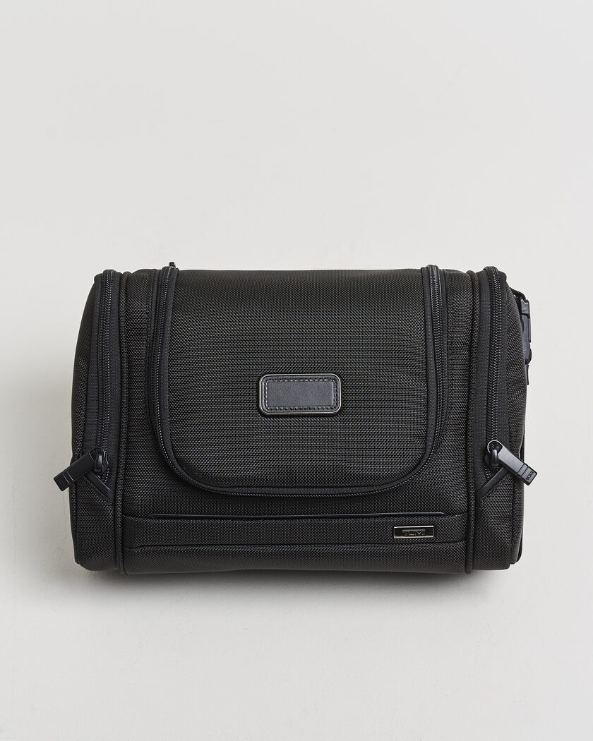 TUMI Alpha Hanging Travel Kit Black – Black